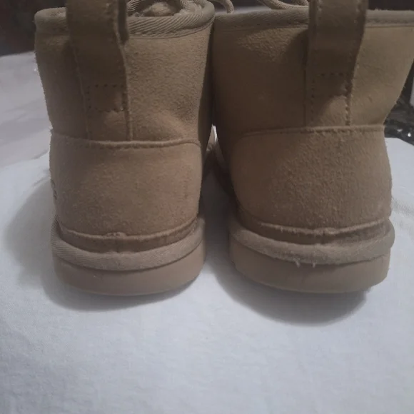 Women's Uggs size 9 - Picture 4 of 7